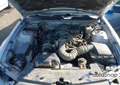 2008 Ford Mustang V6 Premium z USA, uszkodzony, nr VIN 1ZVHT80N185181531